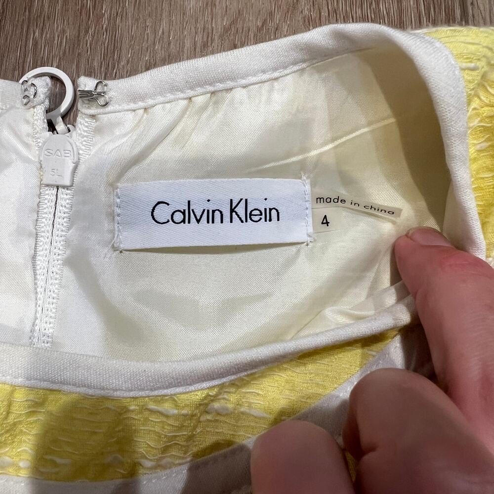 CALVIN KLEIN Women's Yellow Brocade Sheath Dress with White Piping Size 4 - Picture 6 of 7